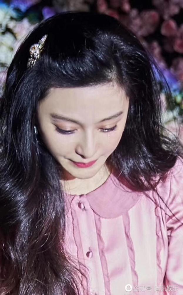 Phạm Băng Băng nghẹn ngào khi Lý Thần cầu hôn - 2
Nữ diễn viên họ Phạm nghẹn ngào vì xúc động trước lời cầu hôn bất ngờ của bạn trai.