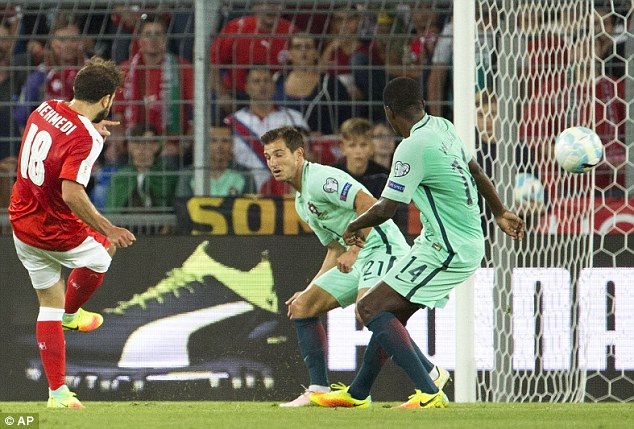 Bồ Đào Nha - Thụy Sỹ: Chờ C.Ronaldo rực sáng - 1
Bồ Đào Nha đã thua Thụy Sỹ 0-2 ở ngày mở màn bảng B vòng loại World Cup 2018