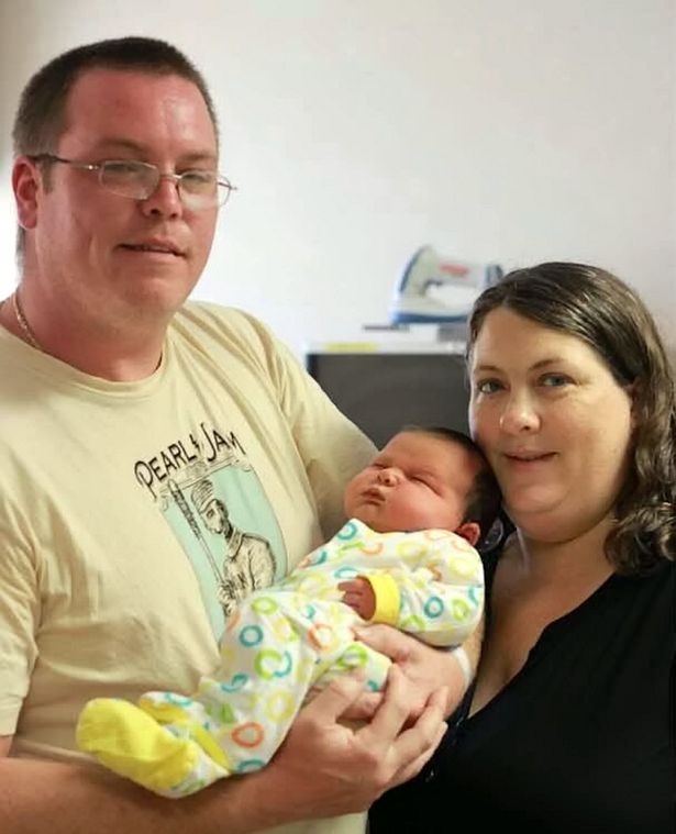 
Cả hai vợ chồng đều biết sẽ đón một em bé bự nhưng lại không ngờ sẽ lớn như vậy
