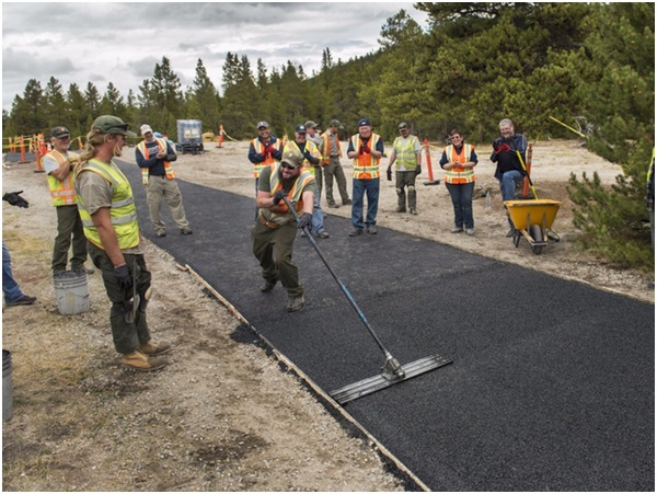 Nhựa đường thông minh có thể hút nước chống ngập lụt - 3
Flexi-Pave hiện đang được áp dụng ở 200-300 thành phố.