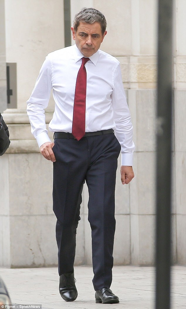 "Mr Bean" bận rộn quay phim mới - 1
Rowan Atkinson bận rộn với các cảnh quay trong phần 3 của phim Johnny English tại London ngày 20/8 vừa qua