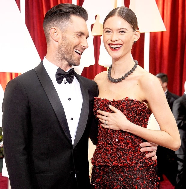 “Bà xã” Adam Levine về dáng “thần tốc” sau sinh - 4
Behati Prinsloo và Adam Levine đã kết hôn được 3 năm và có một cô con gái 5 tháng tuổi.