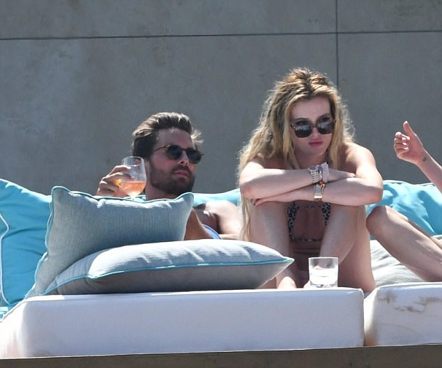 Lý do Bella Thorne chia tay Scott Disick sau 1 ngày hò hẹn - 1
Bella Thorne và Scott Disick hò hẹn chưa đầy 2 ngày.