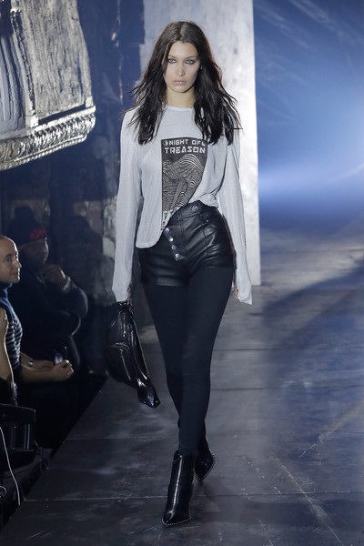 
Bella Hadid cá tính trong show diễn của Alexander Wang
