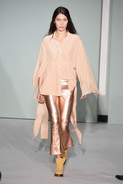 
Năm 2016, cô được tạp chí GQ bình chọn là siêu mẫu của năm
