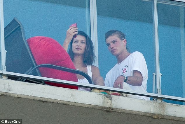 
Barrett từng xuất hiện trong các chiến dịch quảng cáo của Tom Ford, Balmain, Versace, Moschino và Coach
