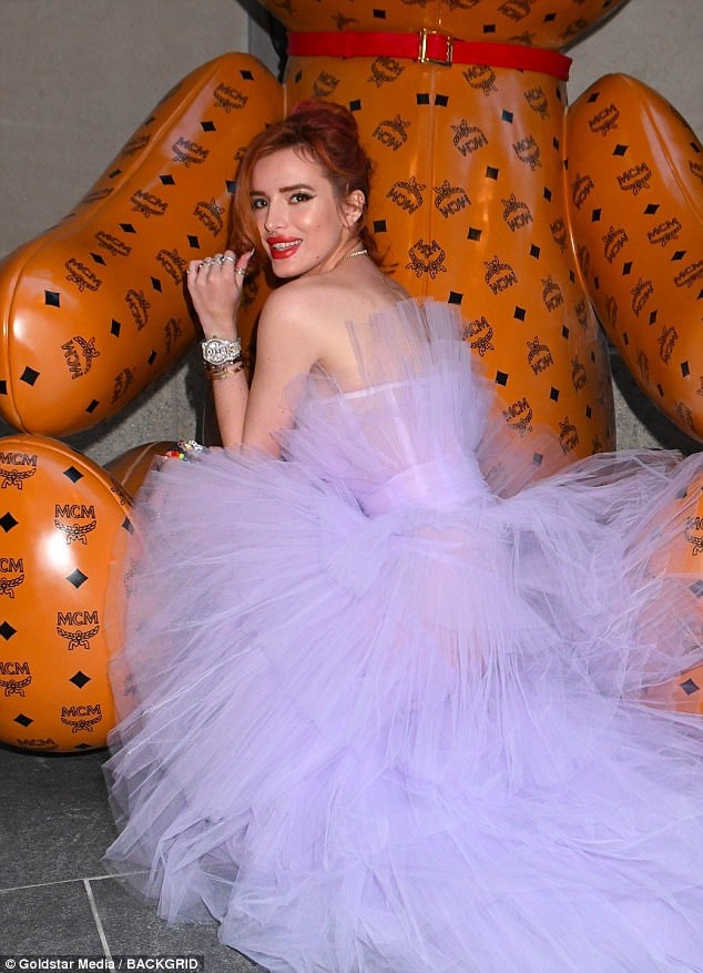 
Hình ảnh mới mẻ của ngôi sao lưỡng tính khiến fans bất ngờ
