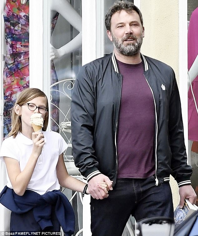 
Ngôi sao 44 tuổi hi vọng có thể trở thành người bố tốt và có trách nhiệm với các con sau khi rời trại cai nghiện.
