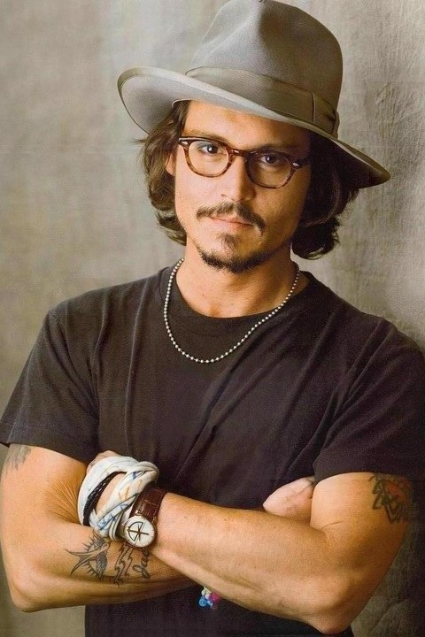 Khi các tài tử cũng “xuống sắc” - 9
Johnny Depp một thời cũng là biểu tượng nhan sắc của các tài tử Hollywood
