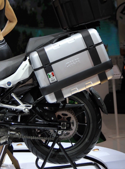 Benelli TRK 502 gây sốc với giá bán 136 triệu đồng - 8 Benelli TRK 502 gây sốc với giá bán 136 triệu đồng - 8