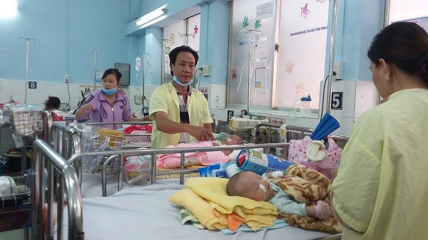 Trời lạnh đột ngột, làm gì để bảo vệ sức khỏe cho trẻ? - 1 Thời tiết bất lợi đang tác động đến sức khỏe cộng đồng đặc biệt là trẻ em