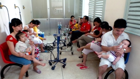 Chưa vào cao điểm mùa nóng, bệnh ở trẻ đã gia tăng - 1 Hô hấp ở trẻ đang là bệnh chiếm số lượng nhập viện đông nhất
