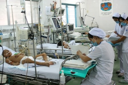 TPHCM: Hơn 7.700 ca sốt xuất huyết và tay chân miệng - 1 Hơn 7.700 ca sốt xuất huyết và tay chân miệng đã phải nhập viện điều trị trong 4 tháng đầu năm