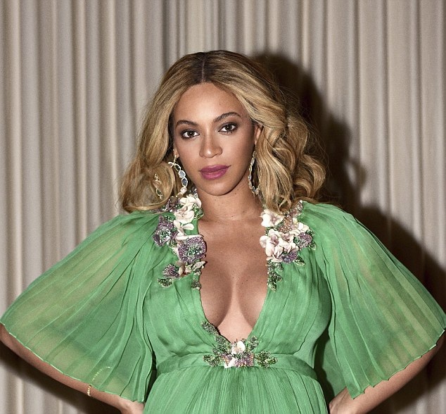 Beyonce Knowles cho con gái cưng diện váy gần 600 triệu đồng đi dự tiệc - 5 Beyonce Knowles cho con gái cưng diện váy gần 600 triệu đồng đi dự tiệc - 5