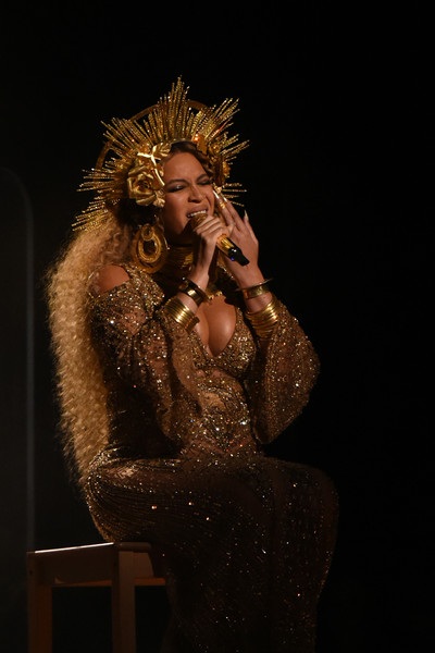 "Bà bầu" Beyonce Knowles trình diễn "máu lửa" tại Grammy năm 2017 - 5 "Bà bầu" Beyonce Knowles trình diễn "máu lửa" tại Grammy năm 2017 - 5