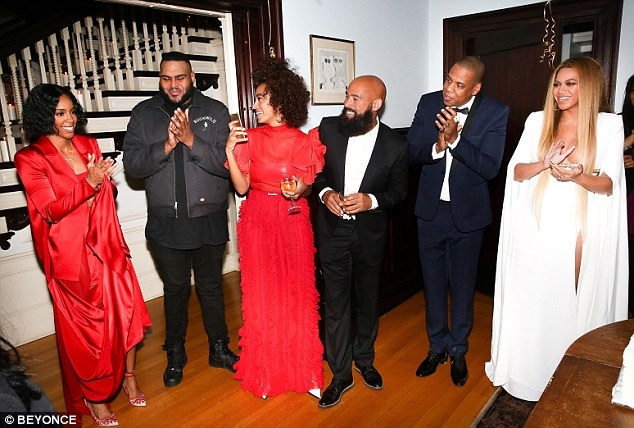 
Nữ ca sỹ 36 tuổi và chồng Jay Z đã có 1 con gái năm nay 5 tuổi tên là Blue Ivy
