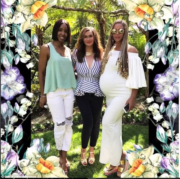 Beyonce - bà bầu sành điệu - 4
Beyoncé bên mẹ và bạn thân Kelly Rowland