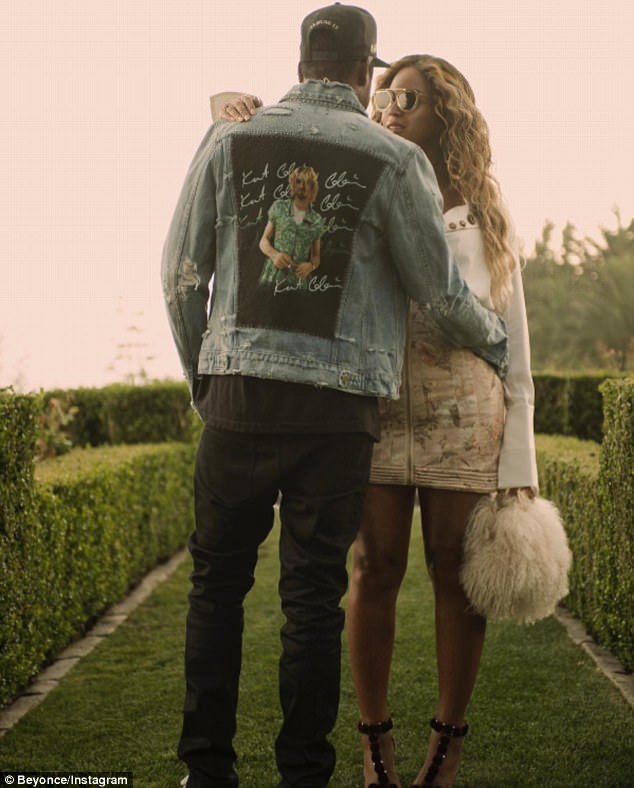 Beyonce tự tin ra phố sau 1 tháng sinh nở - 4
Người đẹp da màu và khoảnh khắc tình tứ bên người chồng cô kết hôn đã 9 năm
