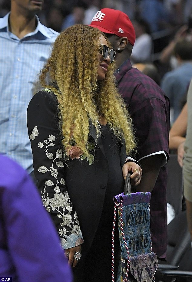Beyonce bế bụng bầu đi xem bóng rổ - 5
Nữ ca sỹ 36 tuổi luôn mơ ước có một tổ ấm với nhiều đứa con đáng yêu