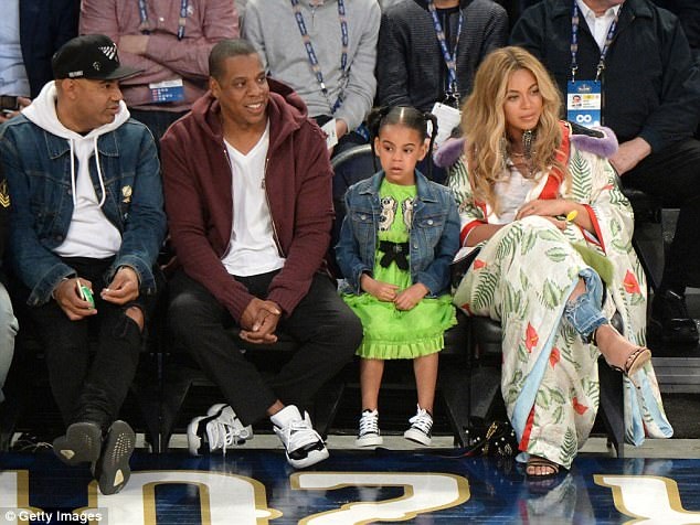 Beyonce lần đầu khoe cặp sinh đôi - 5
Cặp đôi quyền lực của Hollywood đã có với nhau 1 con gái 5 tuổi tên là Blue Ivy