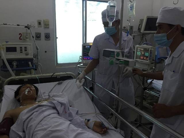 Người bán vé số bất ngờ bị đối tượng nghi ngáo đá đâm thủng phổi - 1
Anh Tiến hiện đang được điều trị tại Bệnh viện Quân y 121 Cần Thơ.