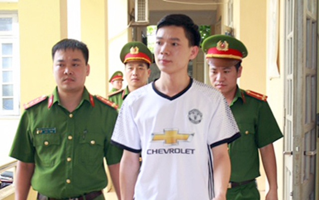 Biệt thự “đòi” từ cựu Chủ tịch Hà Nội bỏ hoang và báu vật giếng cổ - 4 Chiều 5/7, bác sĩ Hoàng Công Lương – người bị khởi tố, tạm giam vì liên quan vụ tai biến chạy thận ở Bệnh viên Đa Khoa Hòa Bình khiến 8 bệnh nhân tử vong được tại ngoại.