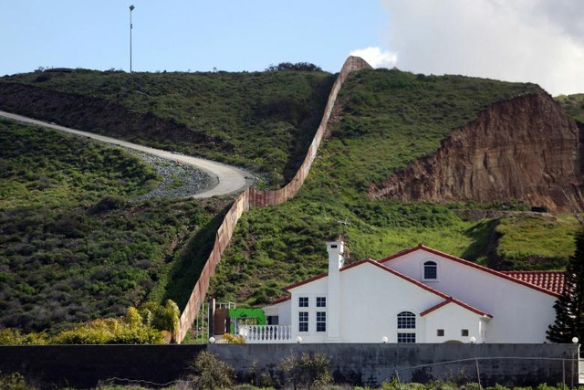 Mexico cương quyết không trả tiền xây tường ngăn biên giới với Mỹ - 1 Khu vực biên giới Mỹ-Mexico (Ảnh: Reuters)