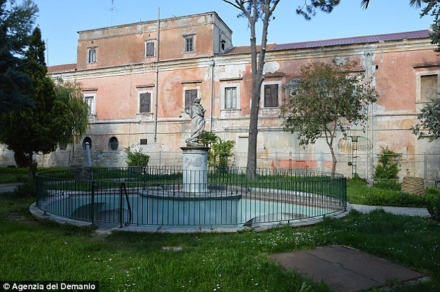 Hơn 100 biệt thự, lâu đài cổ ở Italia đang được chính phủ biếu không