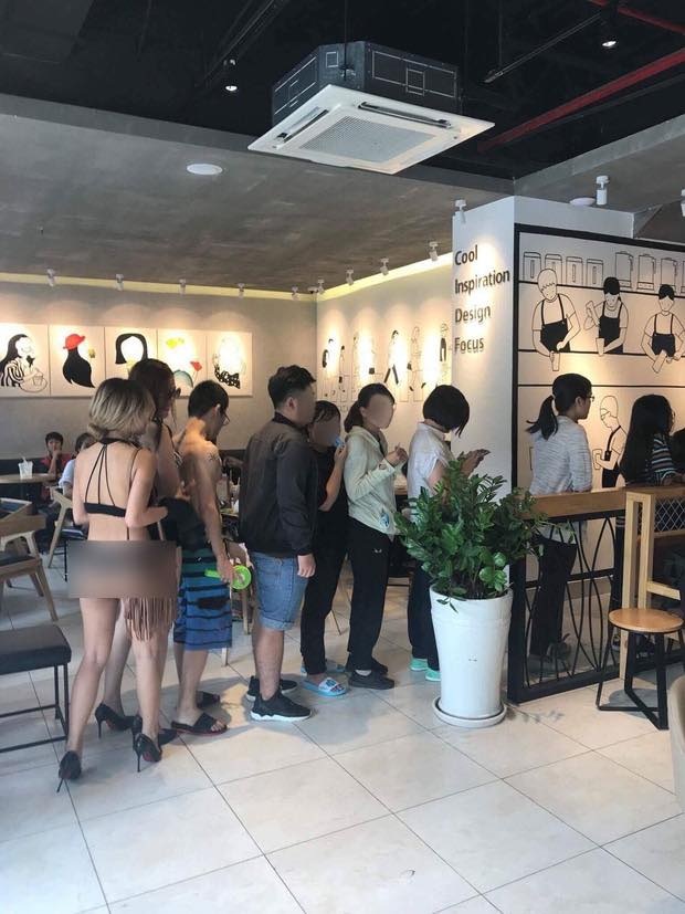 Mặc bikini xếp hàng nhận trà sữa ở TP.HCM là làm chuẩn mực xã hội bị xô lệch - 2 Các chuyên gia cho rằng, hành vi thương mại hoá này sẽ làm xô lệch các chuẩn mực và giá trị xã hội.