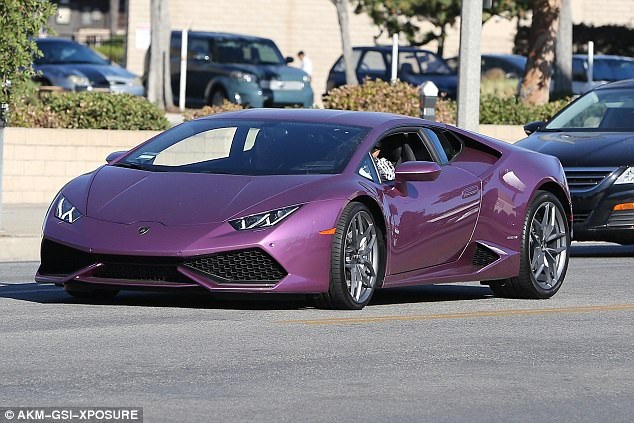 Vũ nữ thoát y trả lại quà tặng đắt giá của em cô Kim - 5
Và 1 chiếc xe màu tím giá hơn 200 nghìn USD