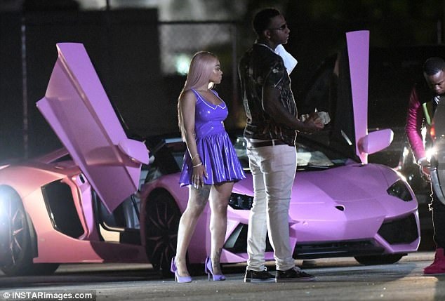 Vũ nữ thoát y bốc lửa bên Nicki Minaj - 5
Việc được mời xuất hiện trong MV của Nicki Minaj giúp Blac Chyna càng nổi tiếng hơn