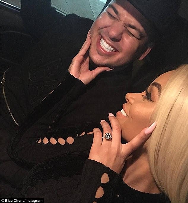 Vũ nữ thoát y diện váy gợi cảm dự tiệc - 7
Blac Chyna đã trả lại bạn trai cũ nhẫn kim cương và siêu xe mà anh này mua tặng cô