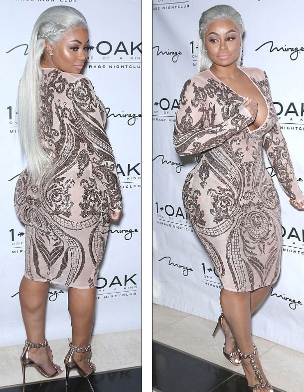 "Nghẹt thở" với "vòng một" ngoại cỡ của Blac Chyna - 9
Tháng trước, Blac và Rob đã có màn tranh cãi giận dỗi căng thẳng trên mạng xã hội. Rob giận khi phát hiện Blac buông lời tán tỉnh người đàn ông khác. Cặp đôi đã hàn gắn quan hệ ngay sau đó.