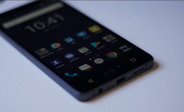 Smartphone chống nước đầu tiên của BlackBerry chính thức trình làng - 4 Smartphone chống nước đầu tiên của BlackBerry chính thức trình làng - 4