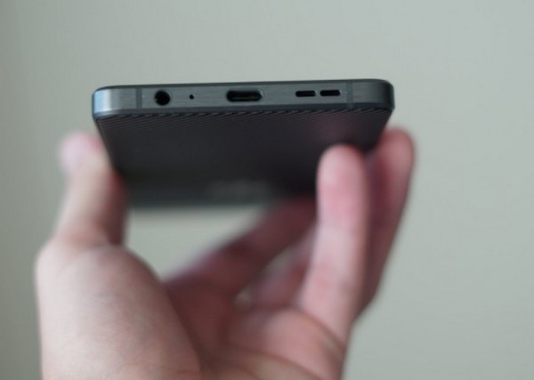 Smartphone chống nước đầu tiên của BlackBerry chính thức trình làng - 5 Giắc cắm phone 3,5mm vẫn được giữ lại trên sản phẩm