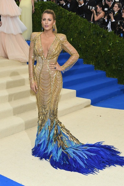 Kiều nữ gợi tình hạnh phúc sánh đôi bên chồng - 7
Blake Lively hài lòng với cuộc sống vì gia đình, cô hiếm khi xuất hiện trong các sự kiện ở Hollywood
