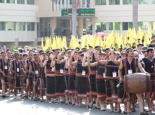 Khai mạc lễ hội đường phố đậm đà bản sắc dân tộc Tây Nguyên - 5 Đoàn nghệ nhân tỉnh Gia Lai