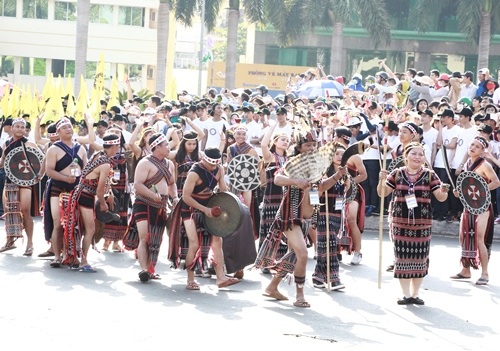Khai mạc lễ hội đường phố đậm đà bản sắc dân tộc Tây Nguyên - 7 Đoàn nghệ nhân đến từ tỉnh Quảng Nam