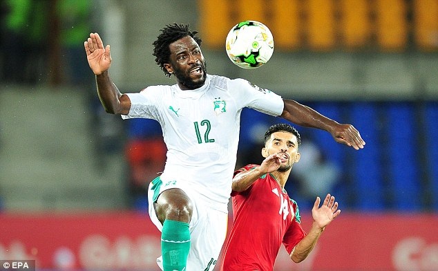 Đội vô địch Bờ Biển Ngà bất ngờ bị loại khỏi CAN 2017 - 1 Bờ Biển Ngà (áo trắng) bị loại khỏi CAN 2017