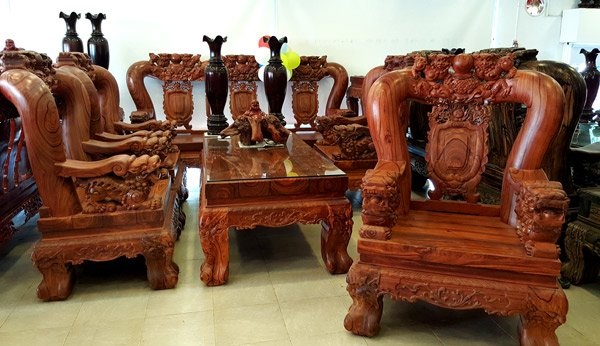 Bộ bàn ghế trắc đỏ quý hiếm: 18 tháng kỳ công chế tác - 4
Giá của bộ ghế lên tới cả tỷ đồng
