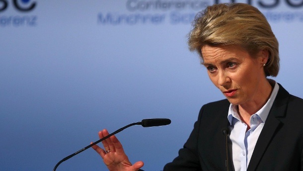 Đức bác tuyên bố của ông Trump về việc nợ tiền NATO - 1
Bộ trưởng Quốc phòng Đức Ursula von der Leyen (Ảnh: Reuters)
