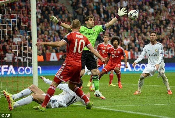 Bayern gặp Real Madrid, Barca tái ngộ Juventus ở tứ kết Champions League - 2
Real Madrid đã hạ Bayern Munich với tổng tỷ số 5-0 ở bán kết Champions League 2014