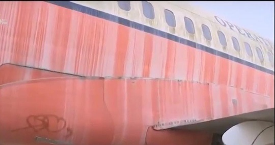 Cận cảnh máy bay Boeing bị bỏ rơi 10 năm chờ bán... sắt vụn - 4
Cchiếc Boeing xuống cấp trầm trọng sau 10 năm phơi mưa phơi nắng ở Nội Bài. Cục Hàng không Việt Nam cho biết, chiếc máy bay bị hư hỏng nặng và không còn khả năng khôi phục.