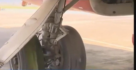 Cận cảnh máy bay Boeing bị bỏ rơi 10 năm chờ bán... sắt vụn - 3 Cận cảnh máy bay Boeing bị bỏ rơi 10 năm chờ bán... sắt vụn - 3