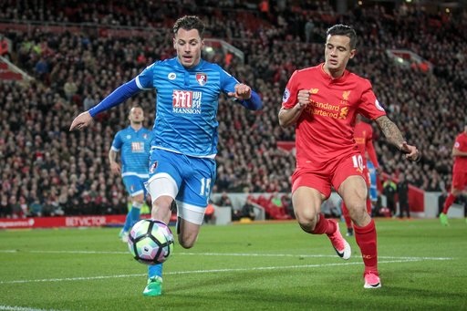 
Bournemouth (trái) vừa cầm chân Liverpool

