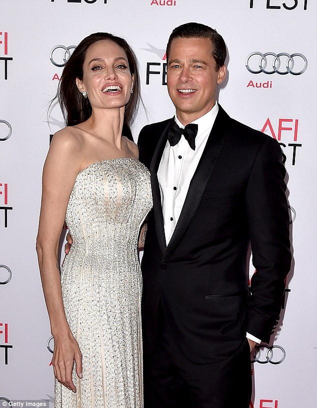 Hậu li dị, Brad Pitt đã đón Ngày của Cha như thế nào? - 1
Brad Pitt và Angelina Jolie khi còn hạnh phúc.