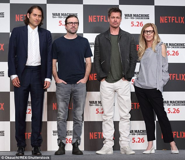 Brad Pitt gày gò tái xuất - 8
Tuy nhiên Brad Pitt luôn nhìn về phía trước, hướng tới tương lai, dù anh không có ý định viết cuốn sách về đời mình.