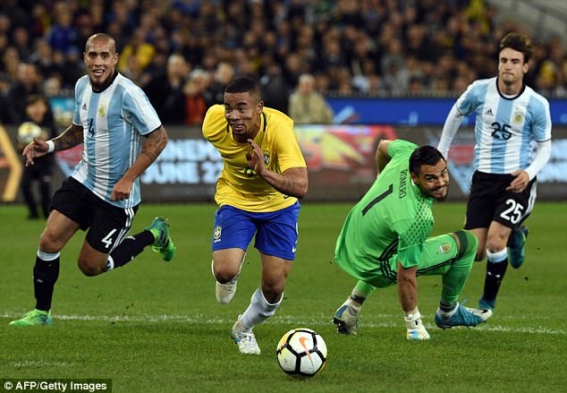 Những khoảnh khắc kinh điển ở đại chiến Brazil-Argentina - 11
Brazil có khá nhiều cơ hội, nhưng đều bỏ lỡ đáng tiếc