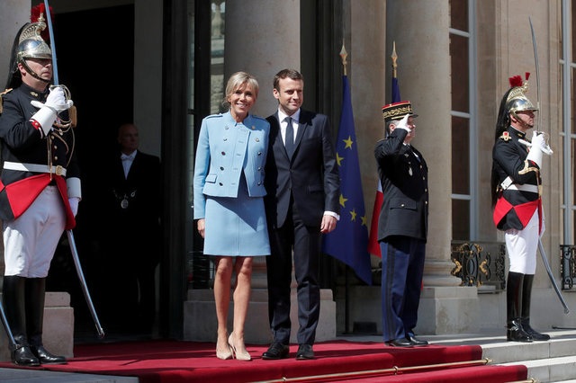 Cư dân mạng so sánh váy của phu nhân Tổng thống Pháp với Melania Trump - 10
Cặp đôi kết hôn năm 2007 nhưng không có con chung. Trước đó, bà Trogneux đã có 3 con từ cuộc hôn nhân trước đó. (Ảnh: Reuters).