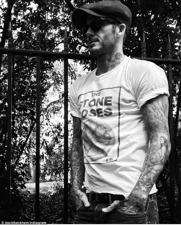 18 tuổi, con trai David Beckham có hình xăm đầu đời - 7
Bản thân David Beckham sở hữu số lượng hình xăm khủng trên cả cơ thể.